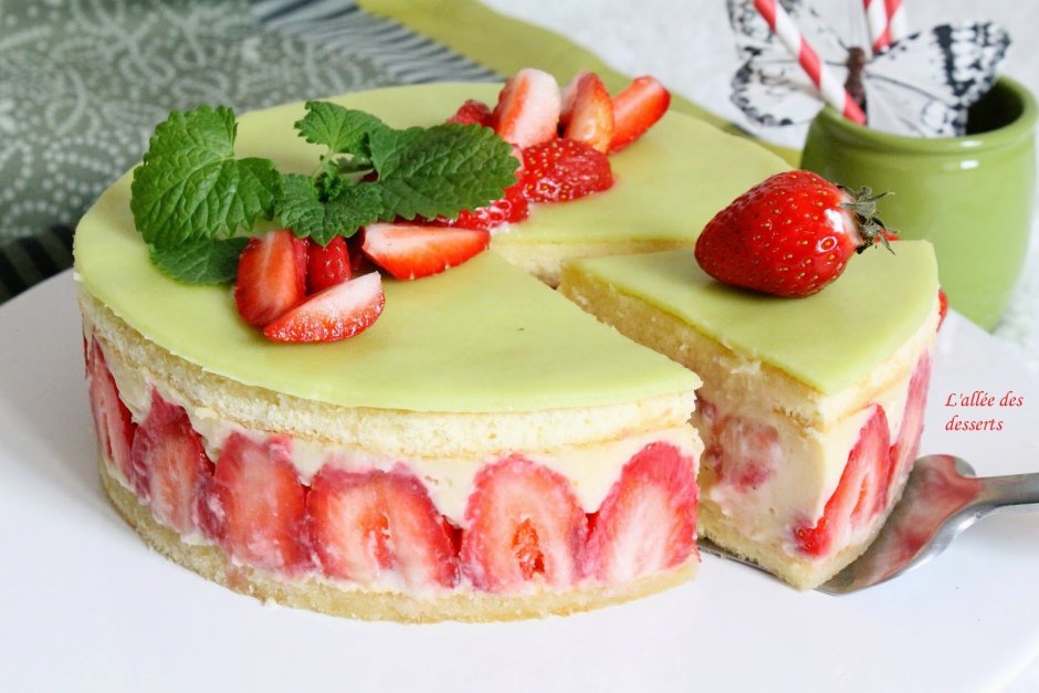 Декор торта Наполеон ягодами