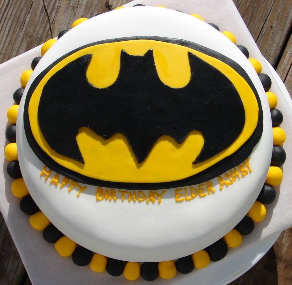 Квадратный Бэтменом торт