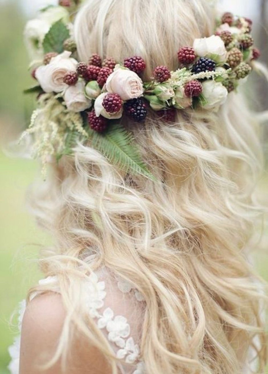Свадебные диадемы в виде венка из цветов