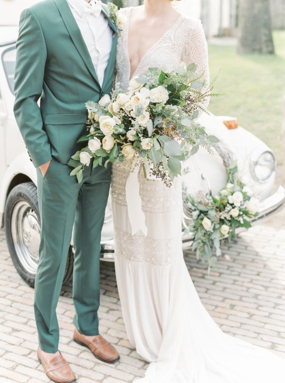 Зеленый костюм жениха на свадьбу