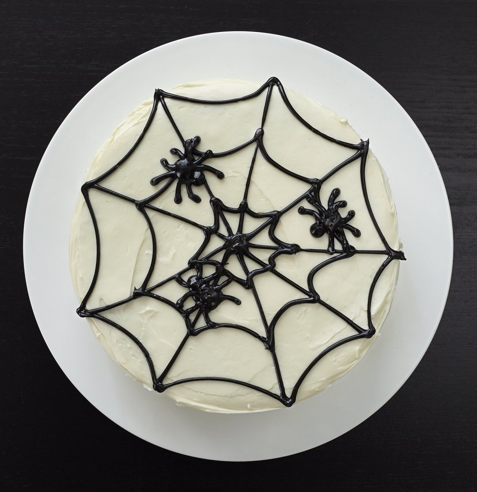 Торт на Хэллоуин с паутиной из маршмеллоу