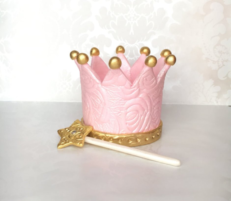 Декор торта с короной