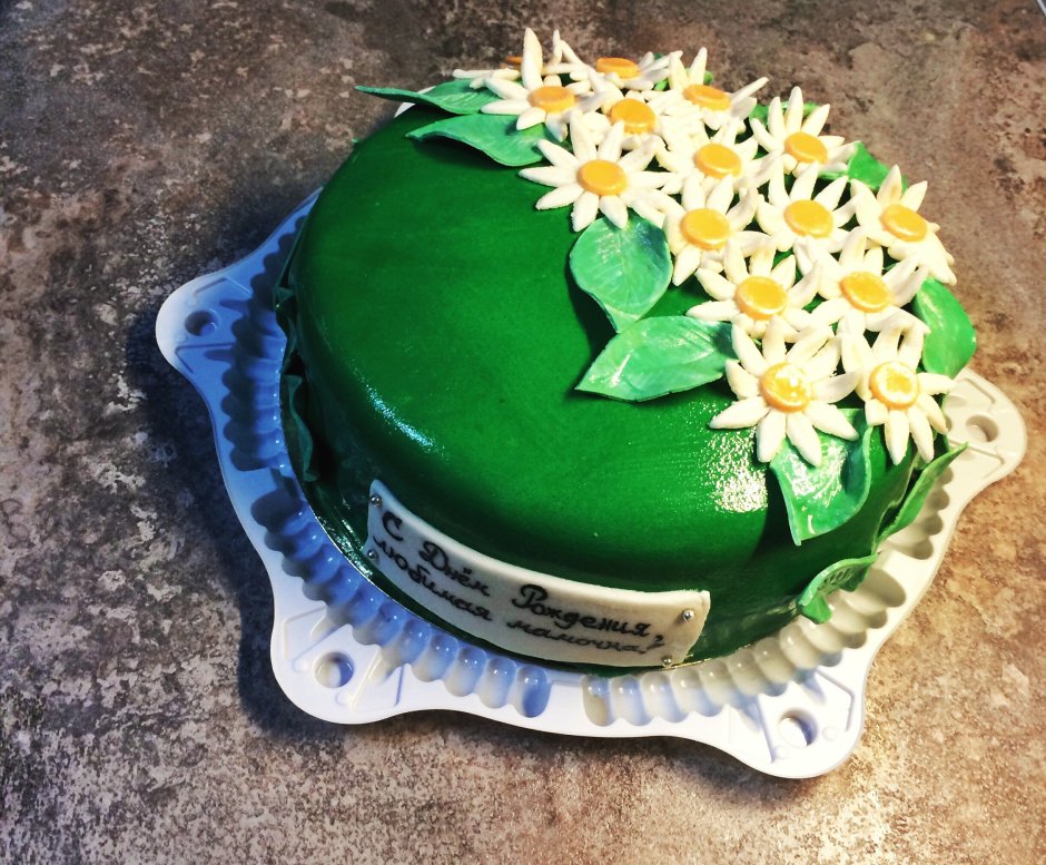 Зеленый торт с ромашками