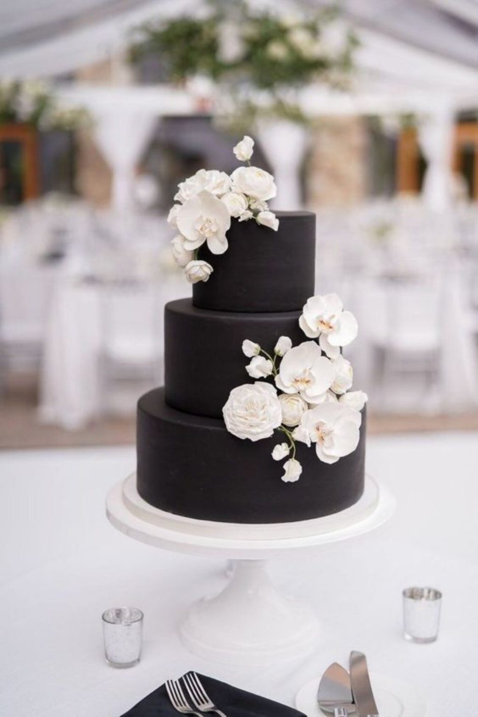 Свадебный торт в черном стиле