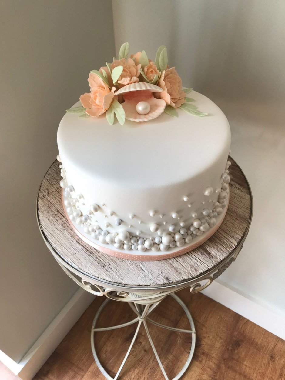 Украшение торта на жемчужную свадьбу