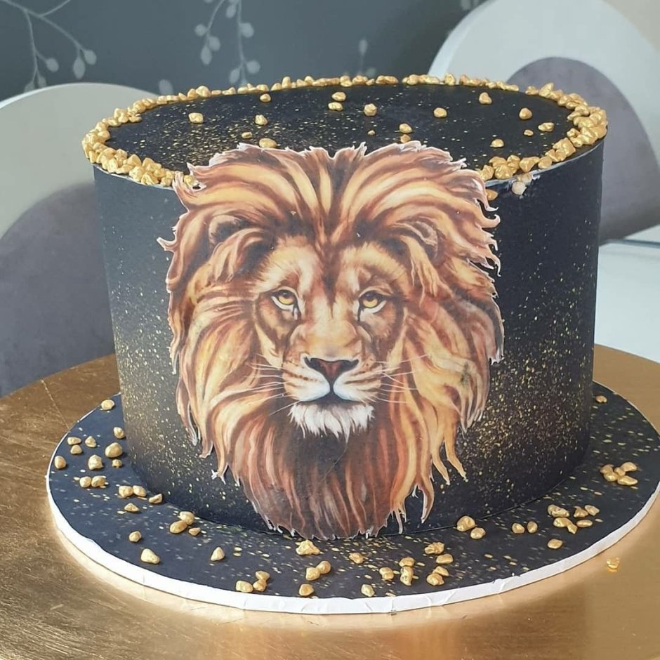 Торт с львом и листьями