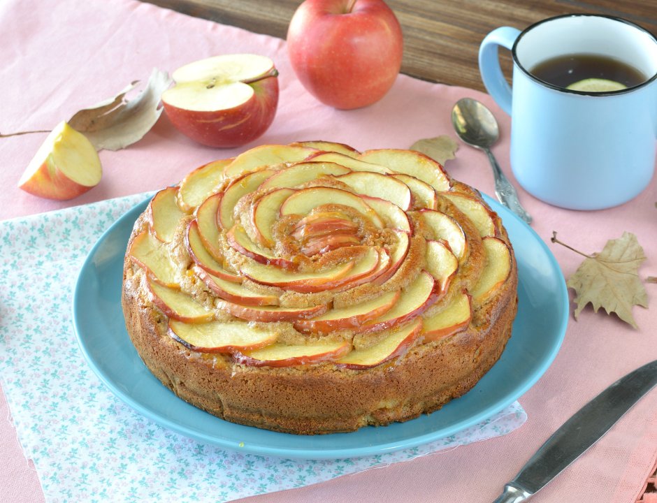 Торт с яблоками декор