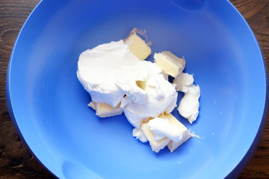 Крем со сметаной и творожным сыром для торта
