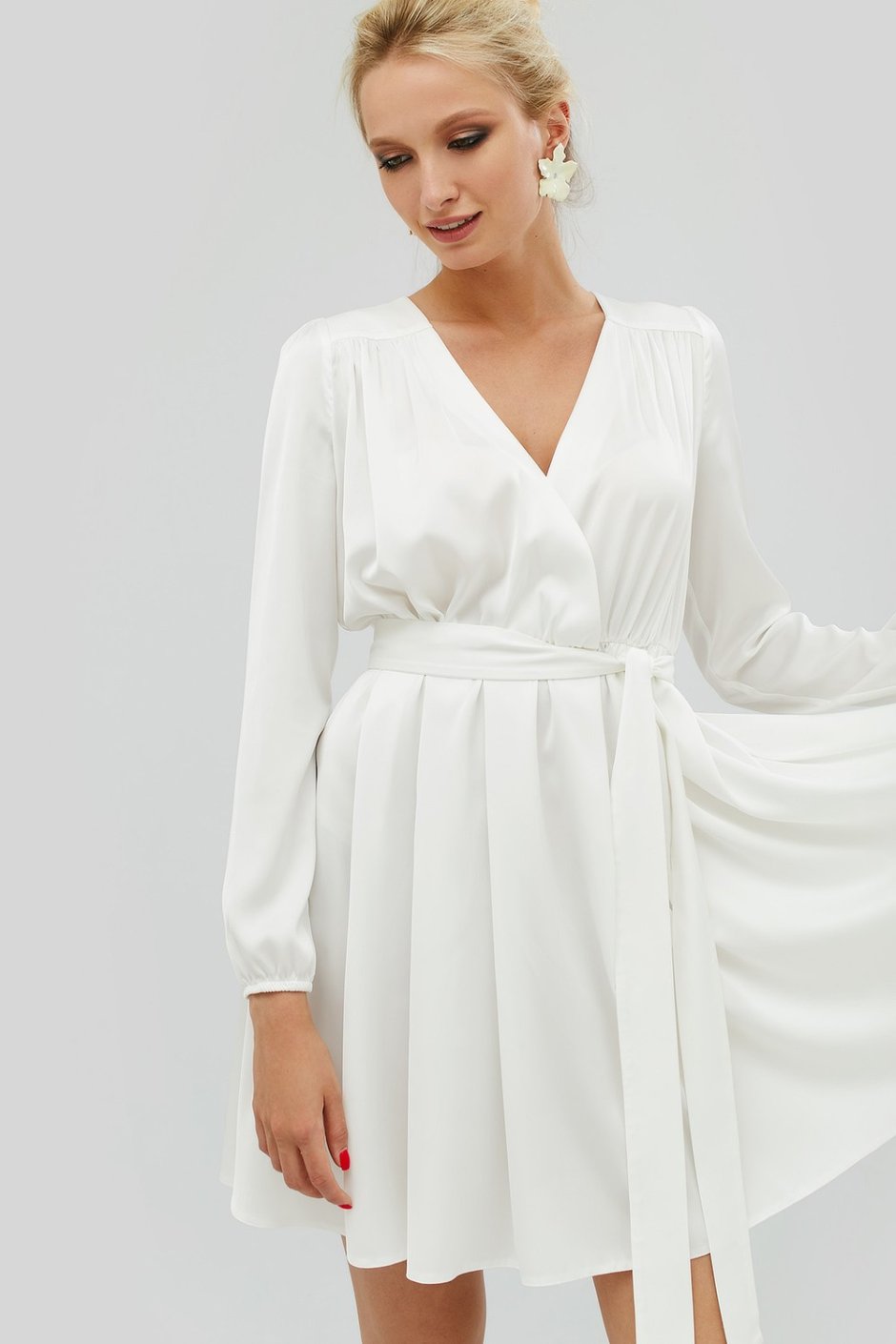 Белое летнее шифоновое платье