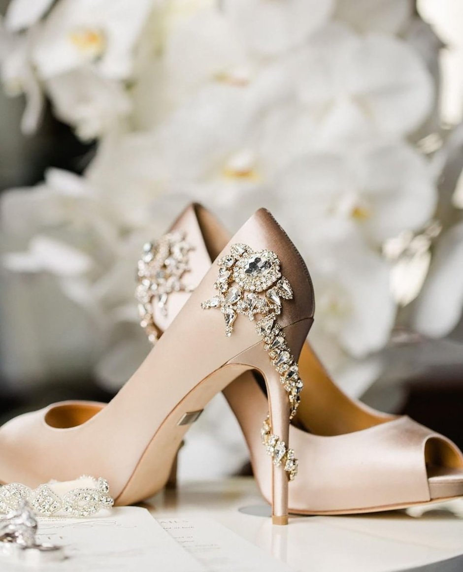 Свадебные туфли и фата
