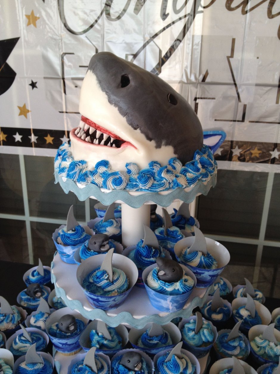 День акулы