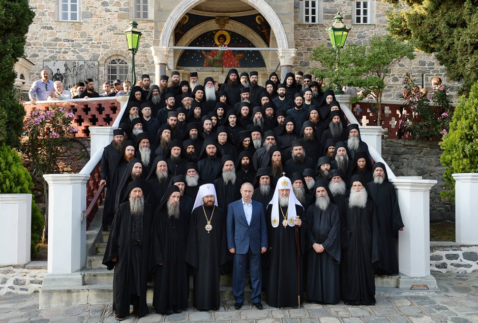 Монахи Афонского монастыря