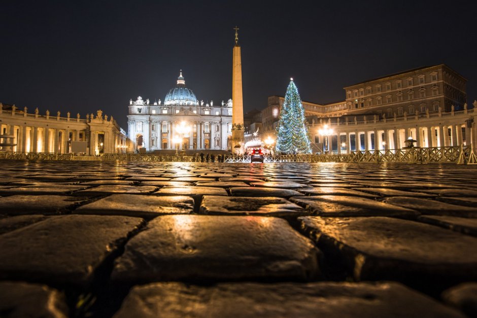 Площадь Святого Петра Ватикан ночью