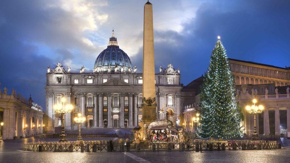 Елка на площади Святого Петра в Ватикане