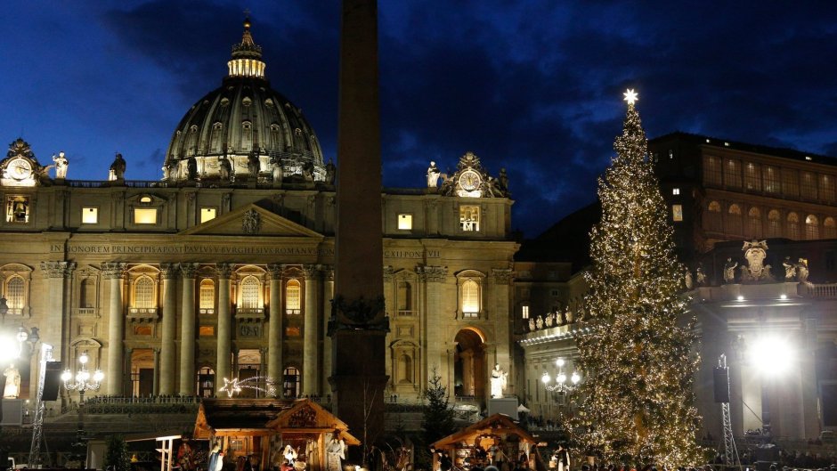 Рождественская елка на площади Петра в Ватикане