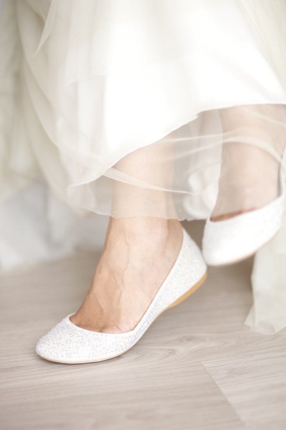 Бежевые туфли под свадебное платье