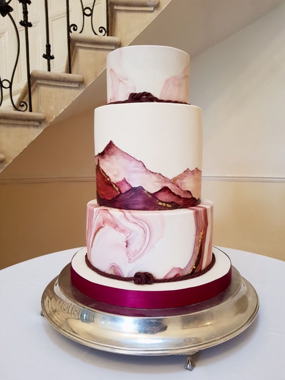 Свадебный торт в винном цвете