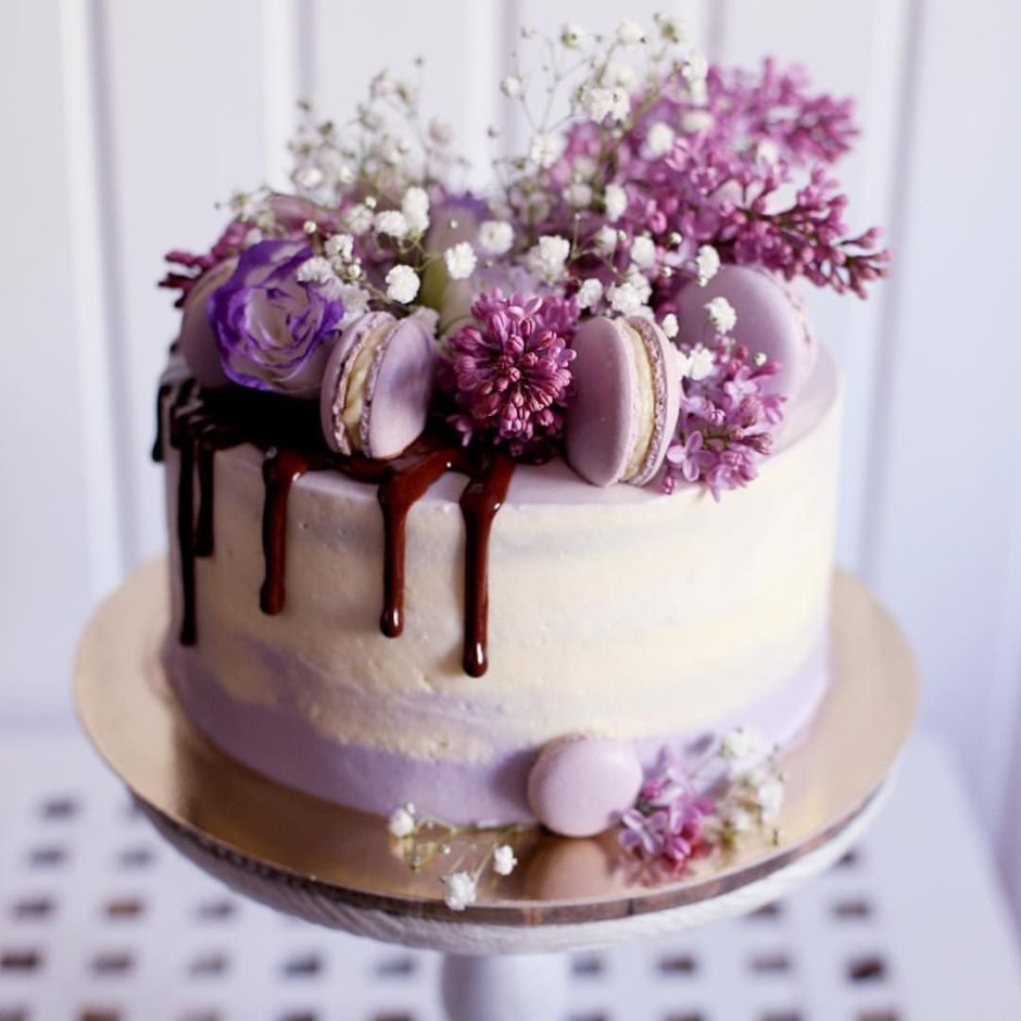 Декор торта в фиолетовых тонах