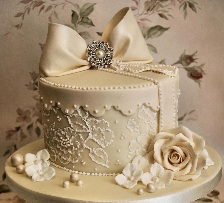 Свадебный торт с безе