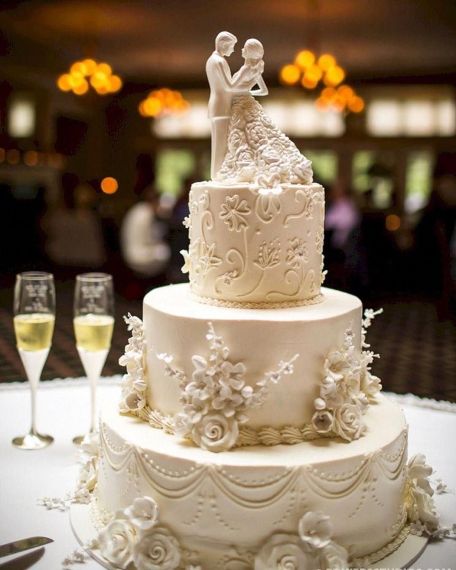 Стильный торт свадебный кремовый