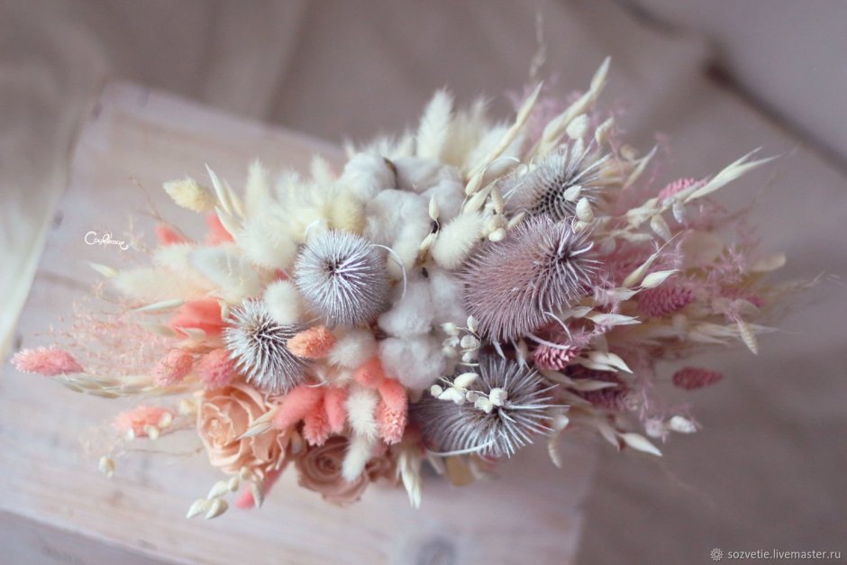 Минималистичный букет невесты из сухоцветов