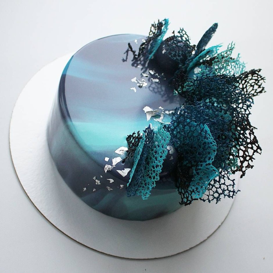 Декор торта голубой