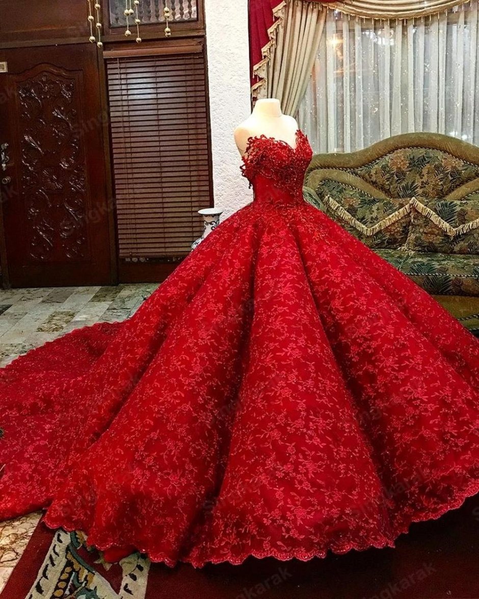 Красное сказочное платье