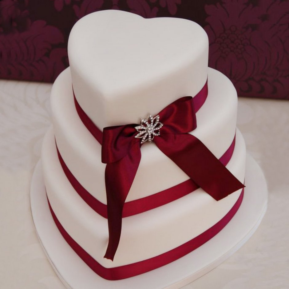 Свадебный торт красивый красный