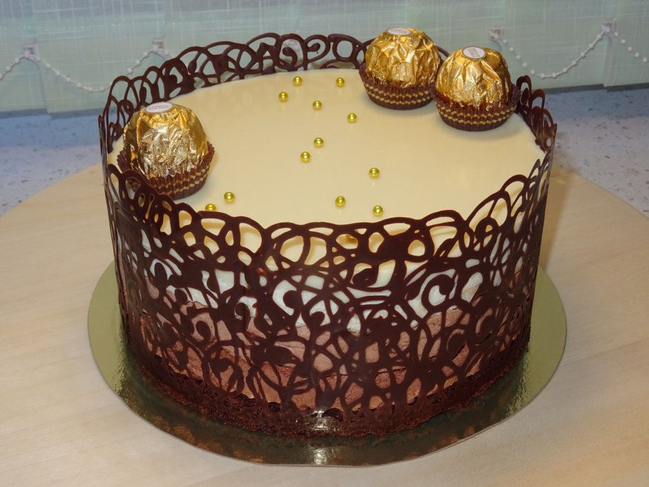 Украшение торта шоколадом