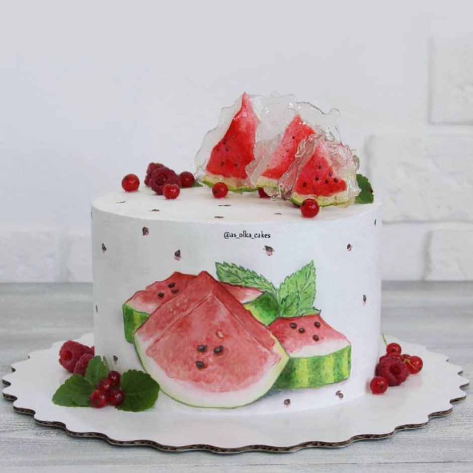 Декор торта изомальтом и ягодами