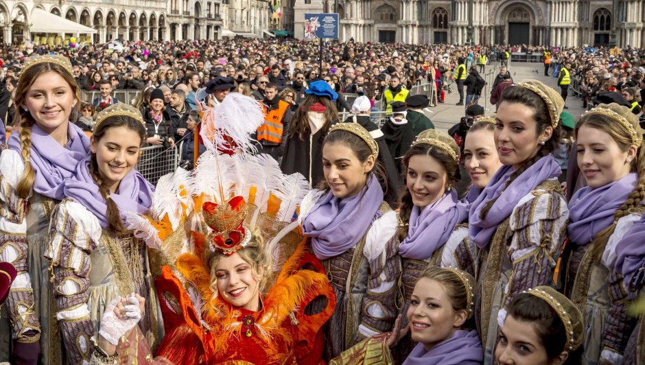 Водное шоу на венецианском карнавале