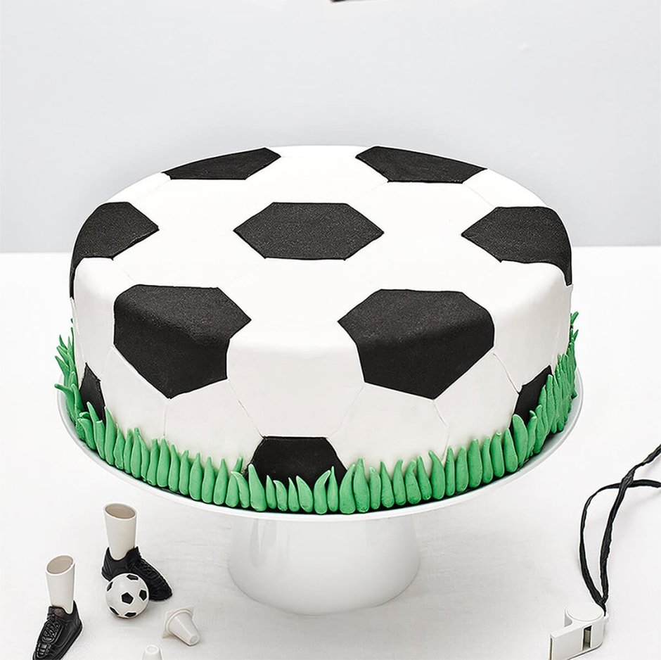Торт в виде футбольного поля