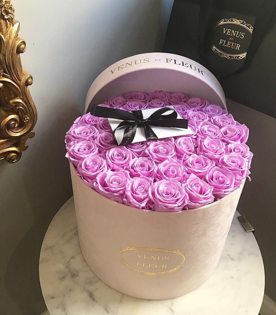 Торт коробка цветов с шоколадными цветами