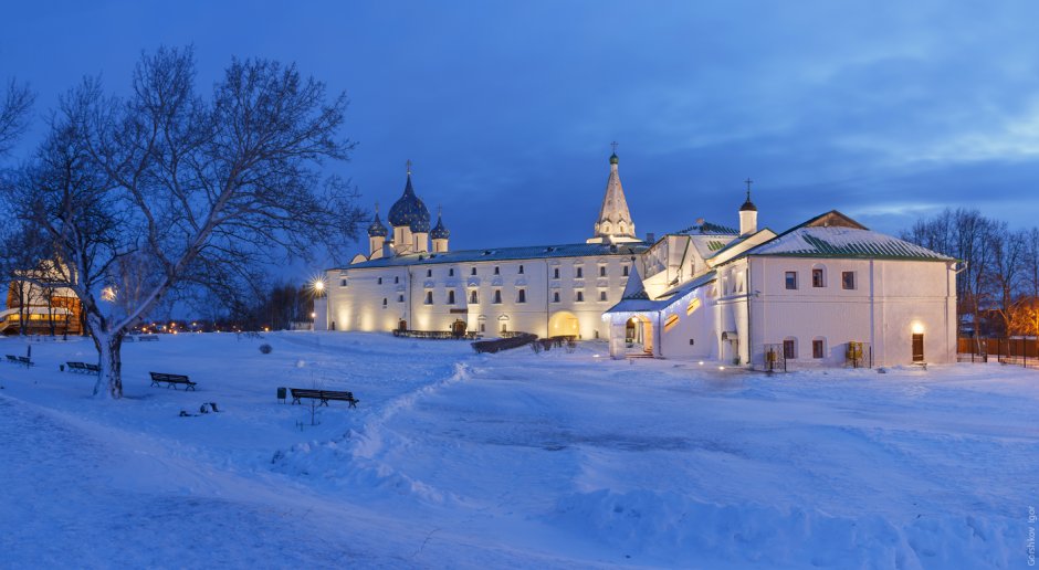 Соборная площадь во Владимире зимой