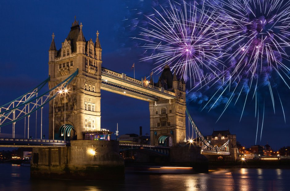 Лондон мост Тауэр в новогоднюю ночь