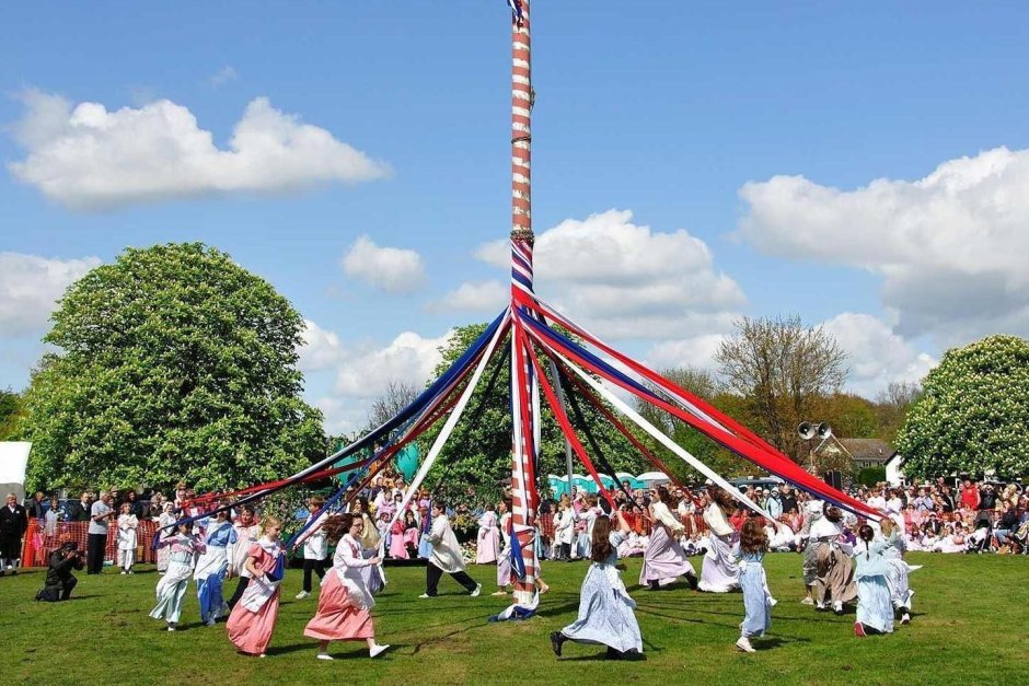 Праздник Maypole в Великобритании