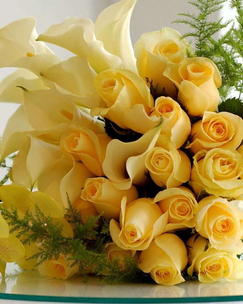 Красивый букет желтых цветов