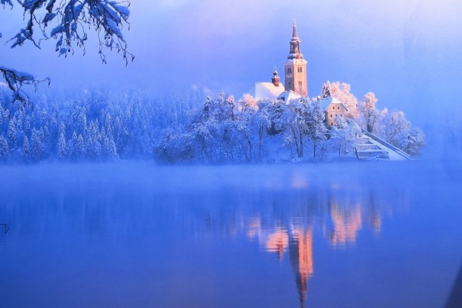 Озеро Блед с Церковью зима