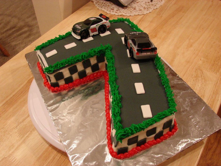 Торт для мальчика 9 гоночные машинки