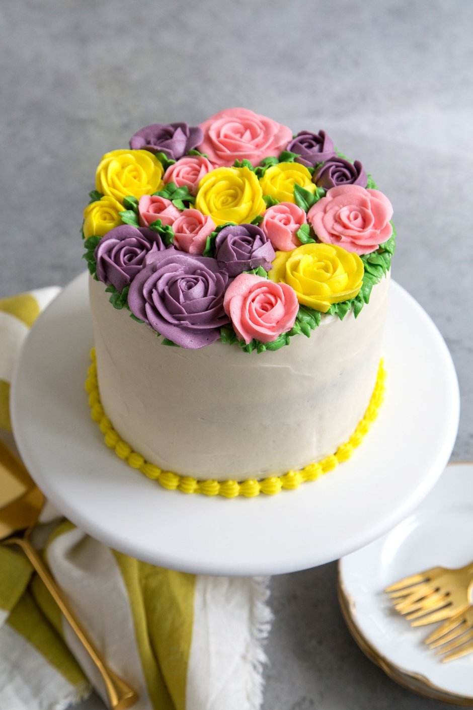 Торт корзинка с цветами из крема