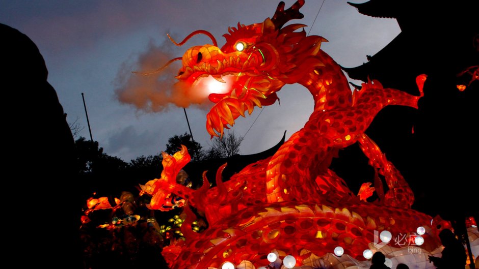 Карнавал в Китае с драконами
