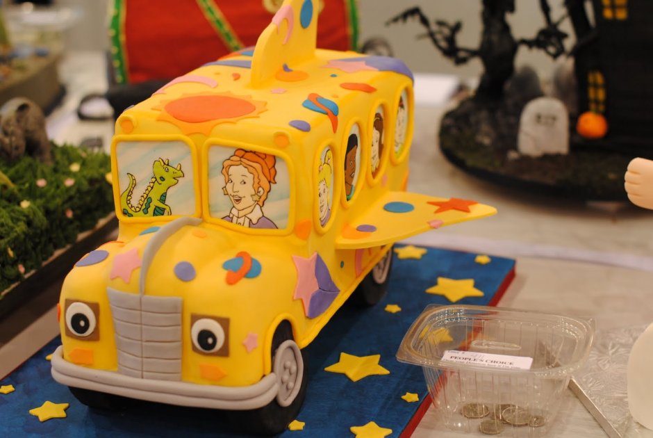 Дизайн торта с тематикой автобуса