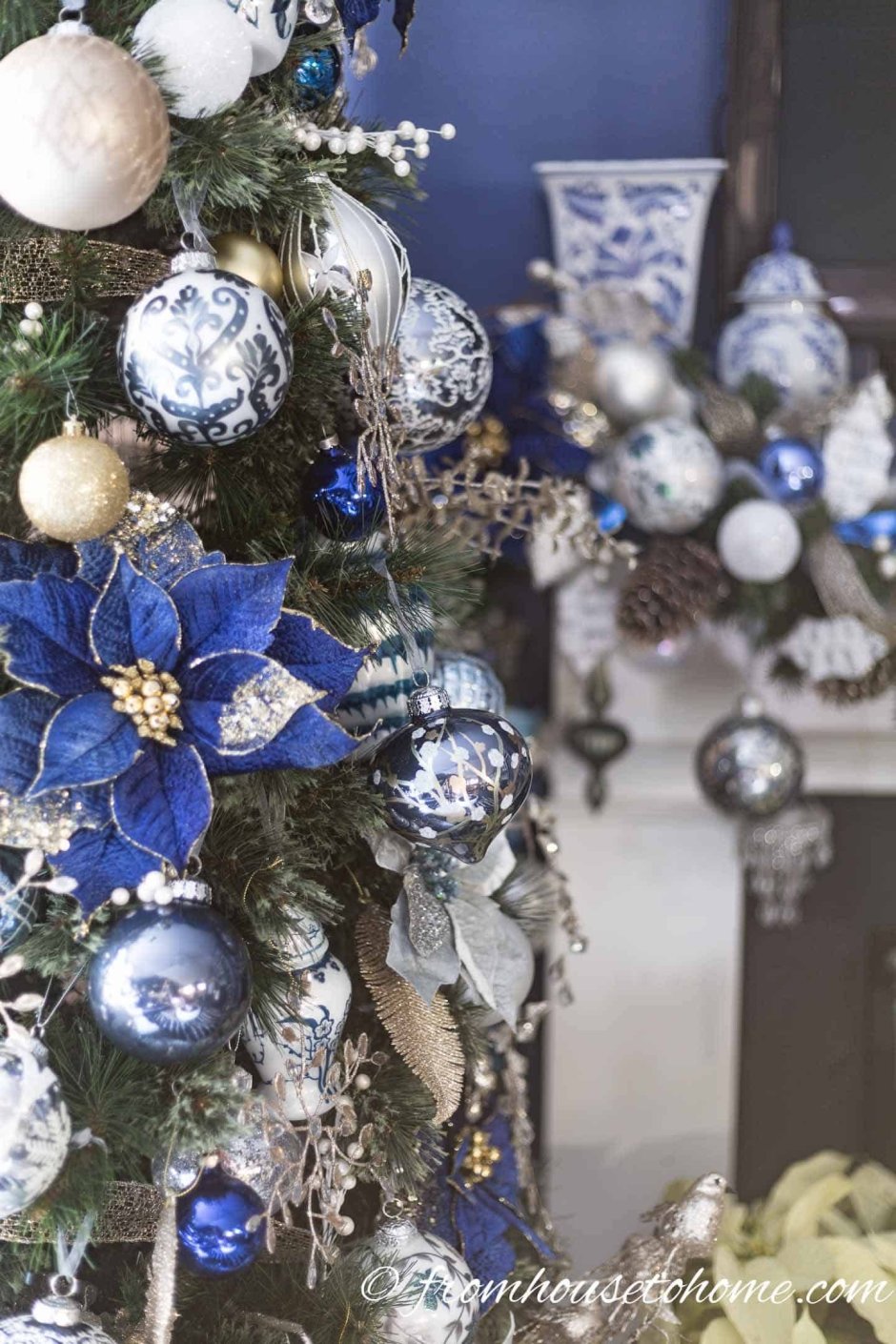 Новогодние украшения в серебристо синем цвете