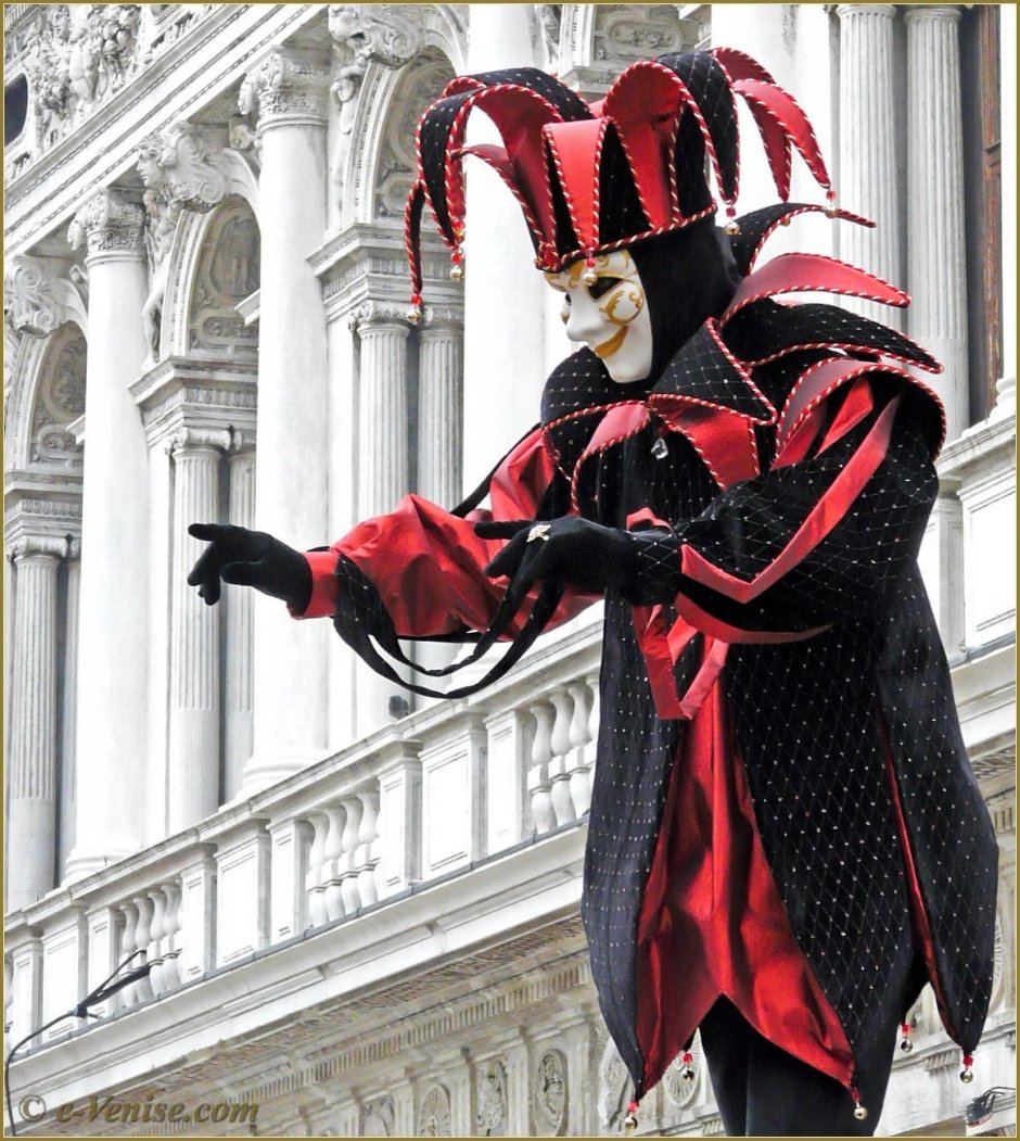 Венецианский карнавал костюм шута