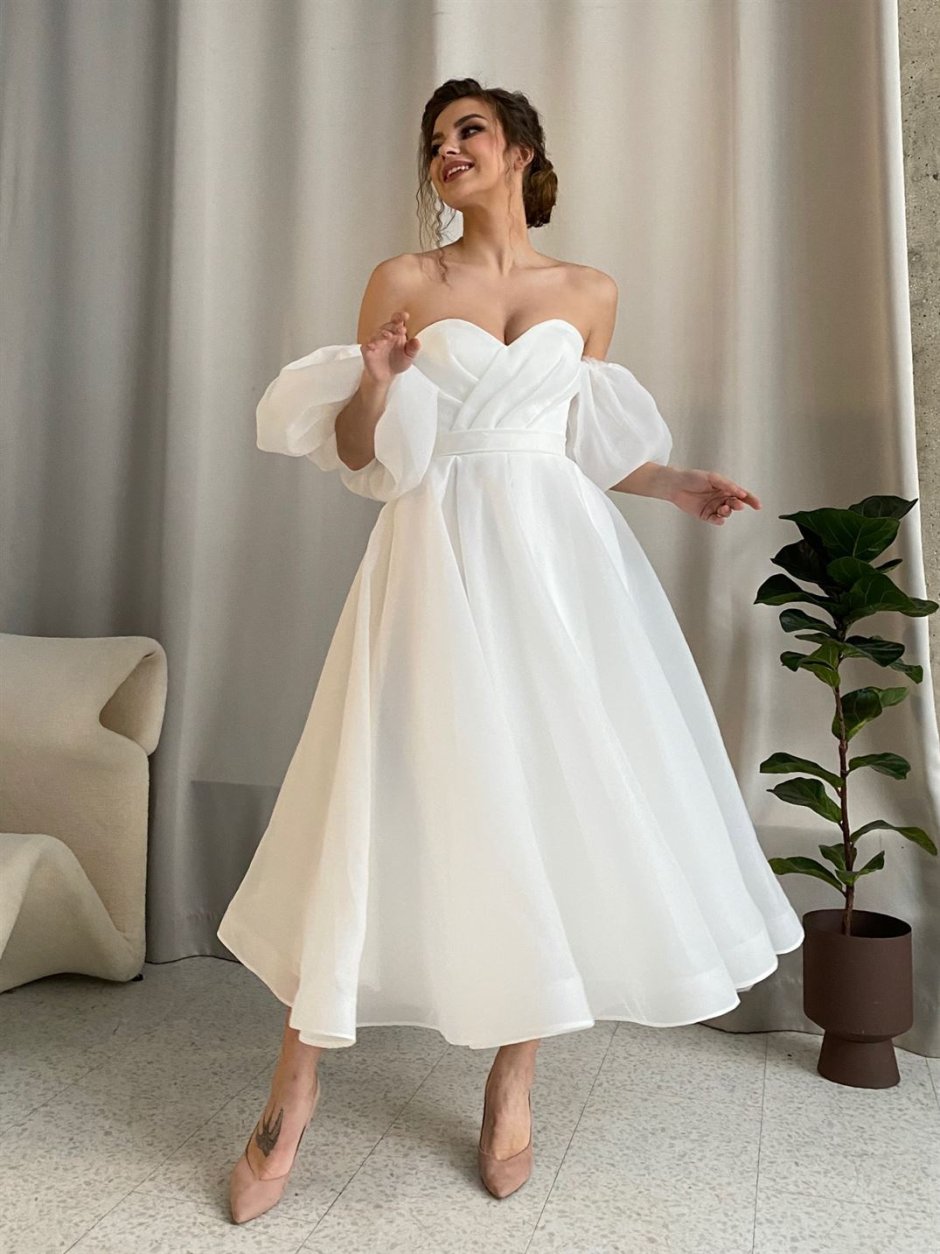 Свадебное платье атласное прямое с рукавами