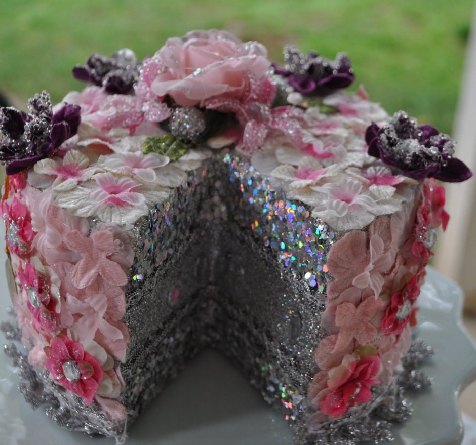 Декор торта с блестками