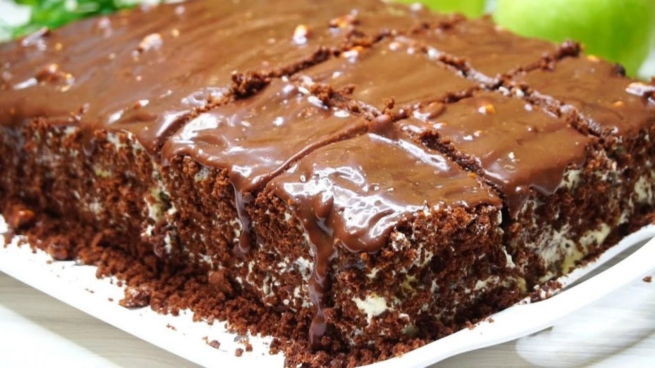 Шоколадный торт со сливками