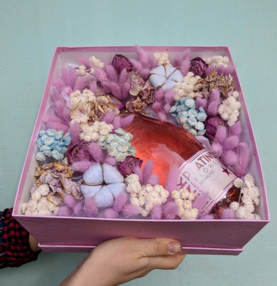 Цветочные коробки со сладостями