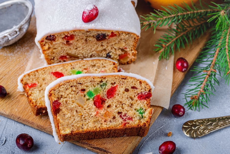 Christmas fruitcake in a can