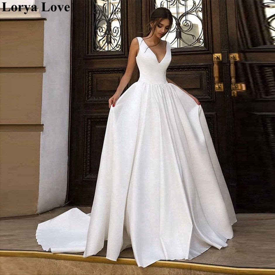 Белое атласное платье футляр